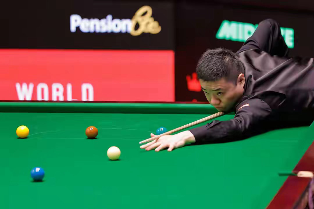 将战赵心童！丁俊晖两杆破百10-5战胜吉尔伯特，晋级世锦赛16强丁俊晖体育明星 