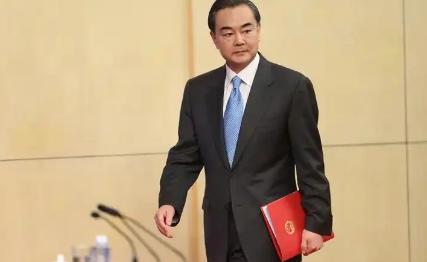 日本为何不敢接招？很多人以为这是外交上的“冷处理”。错了！真相是，王毅部长在慕尼