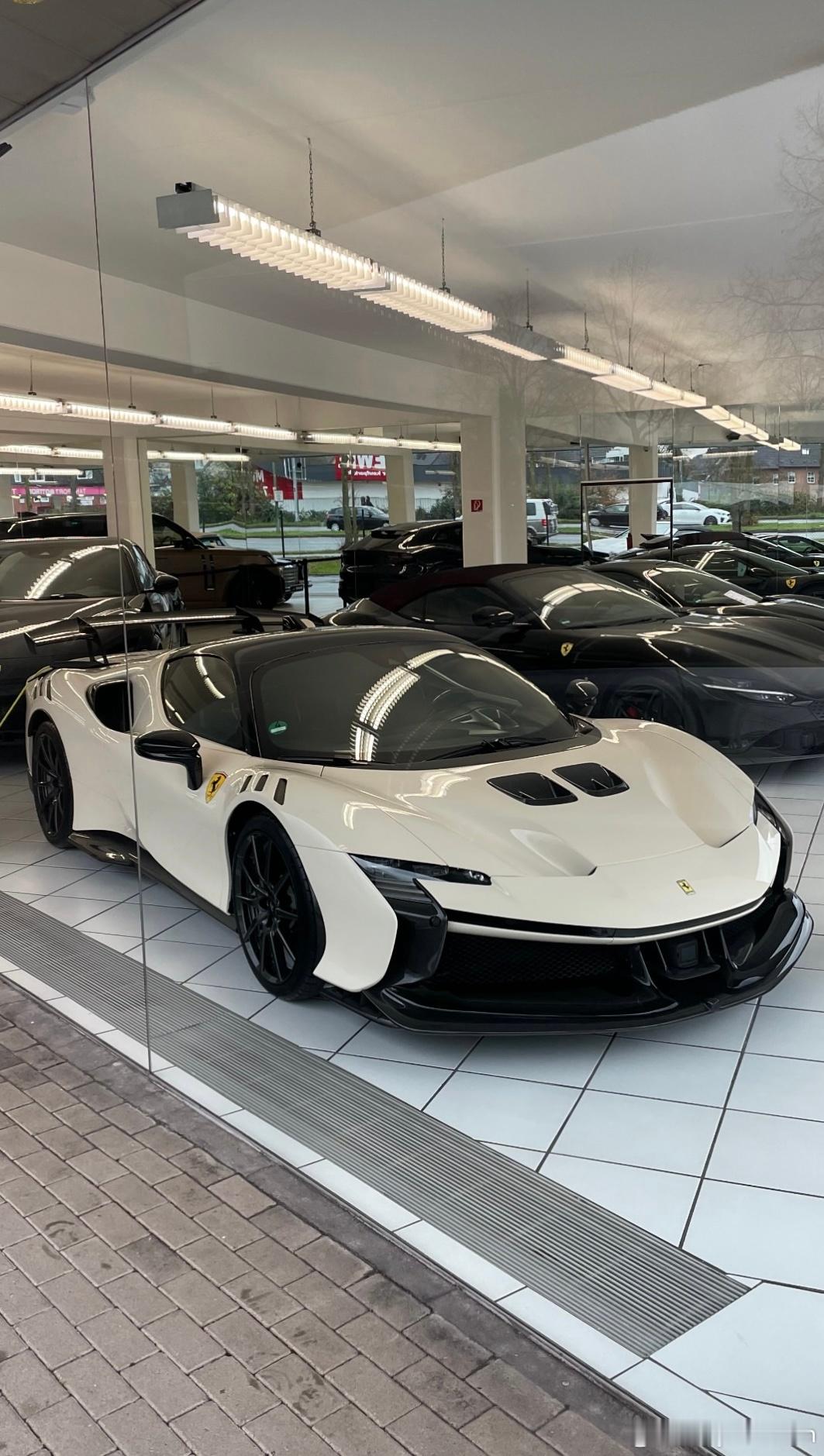 外观配色为Sabbia del Deserto，翻译过来就是沙漠色，我其实也不知