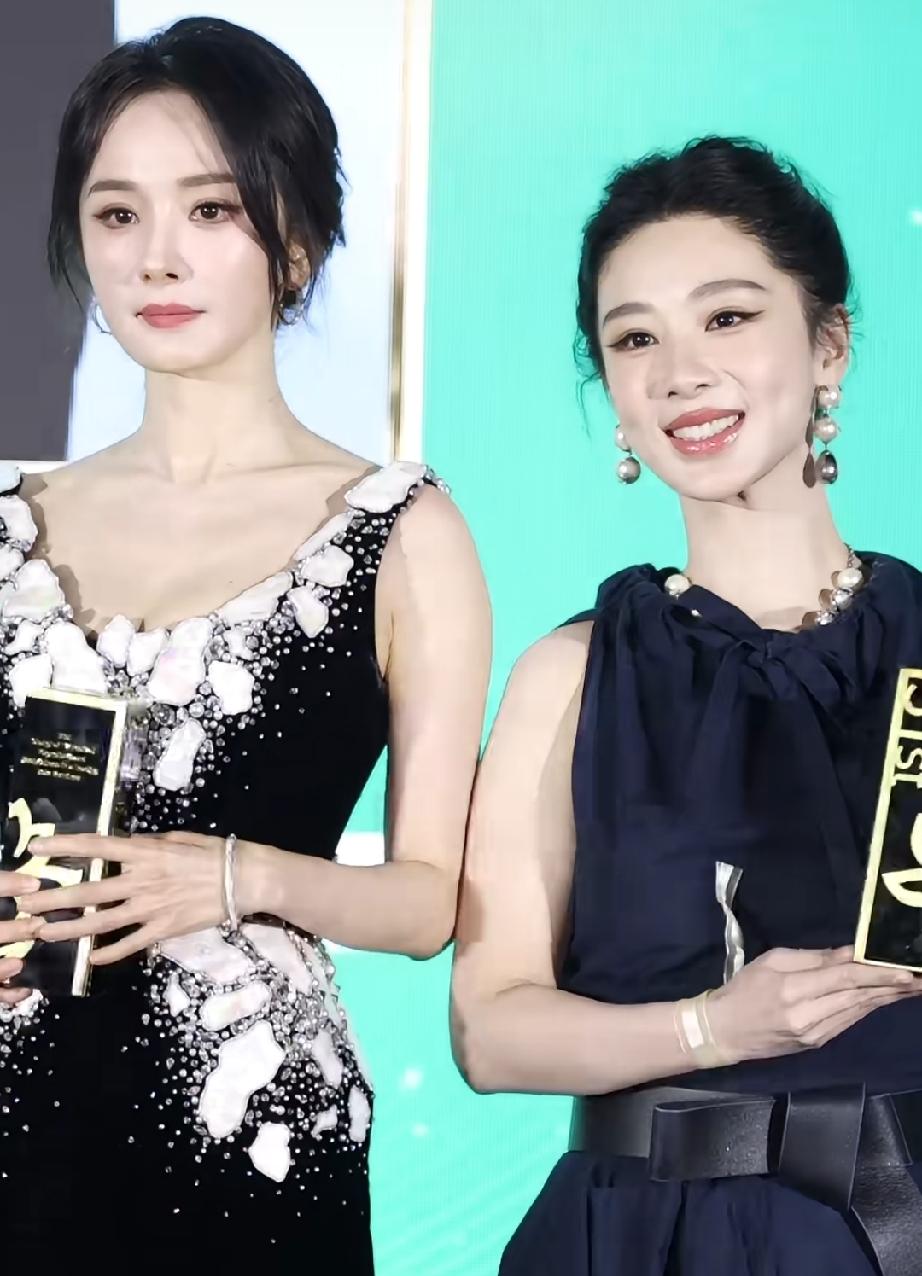 杨幂杨紫同获提名，胡歌怎么笑不出来了？

杨幂状态不错，看得出来非常自律，又瘦了