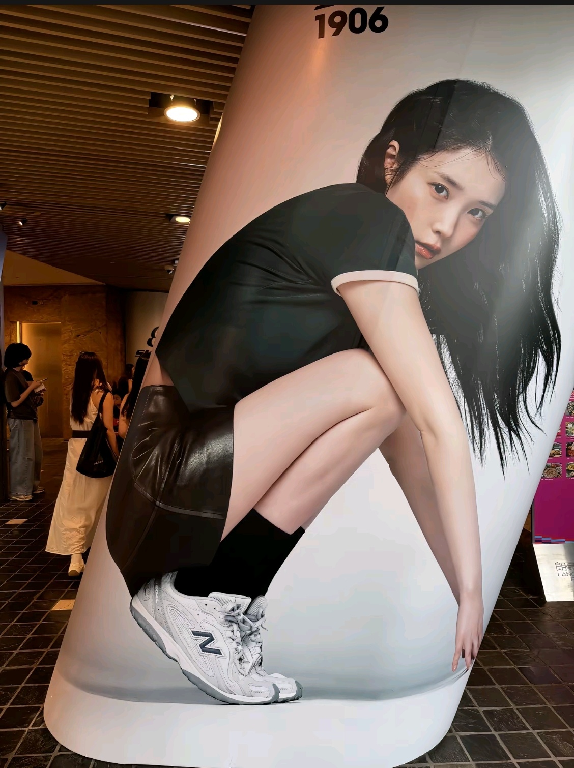 IUIU李知恩New balance全球品牌代言人全球代言人的巨美地广📍香港朗