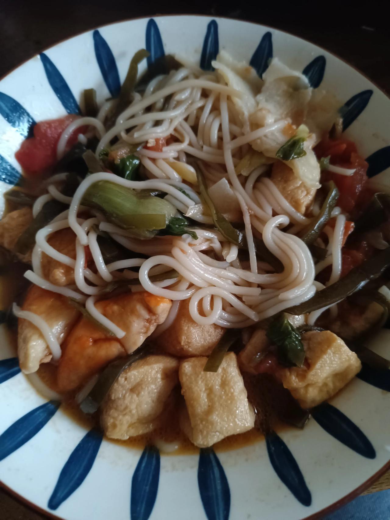 打工人的早饭，昨天晚上的剩饭，早上热一热就又是一顿饭，自己吃真的挺好的啊，又安全