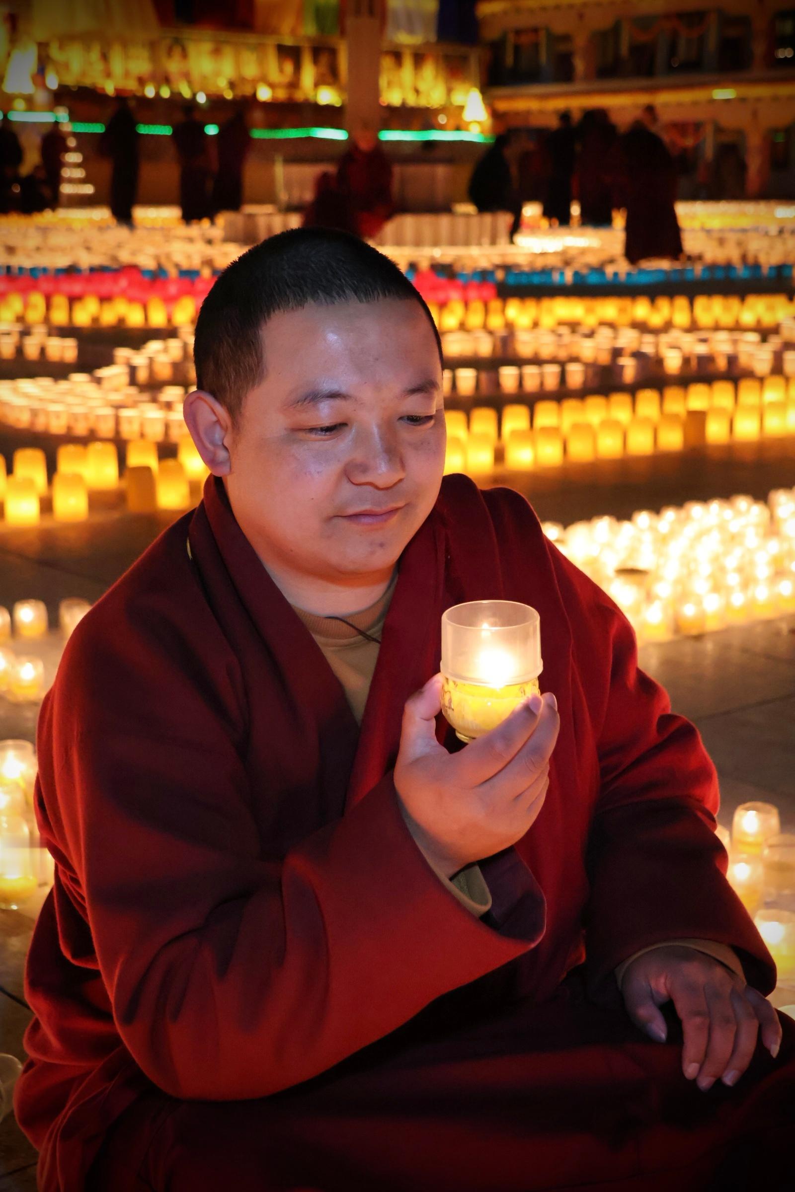 很多人不知道自己现在所拥有的福报都是前世所累积的功德，是取之有限的，如果不好好珍