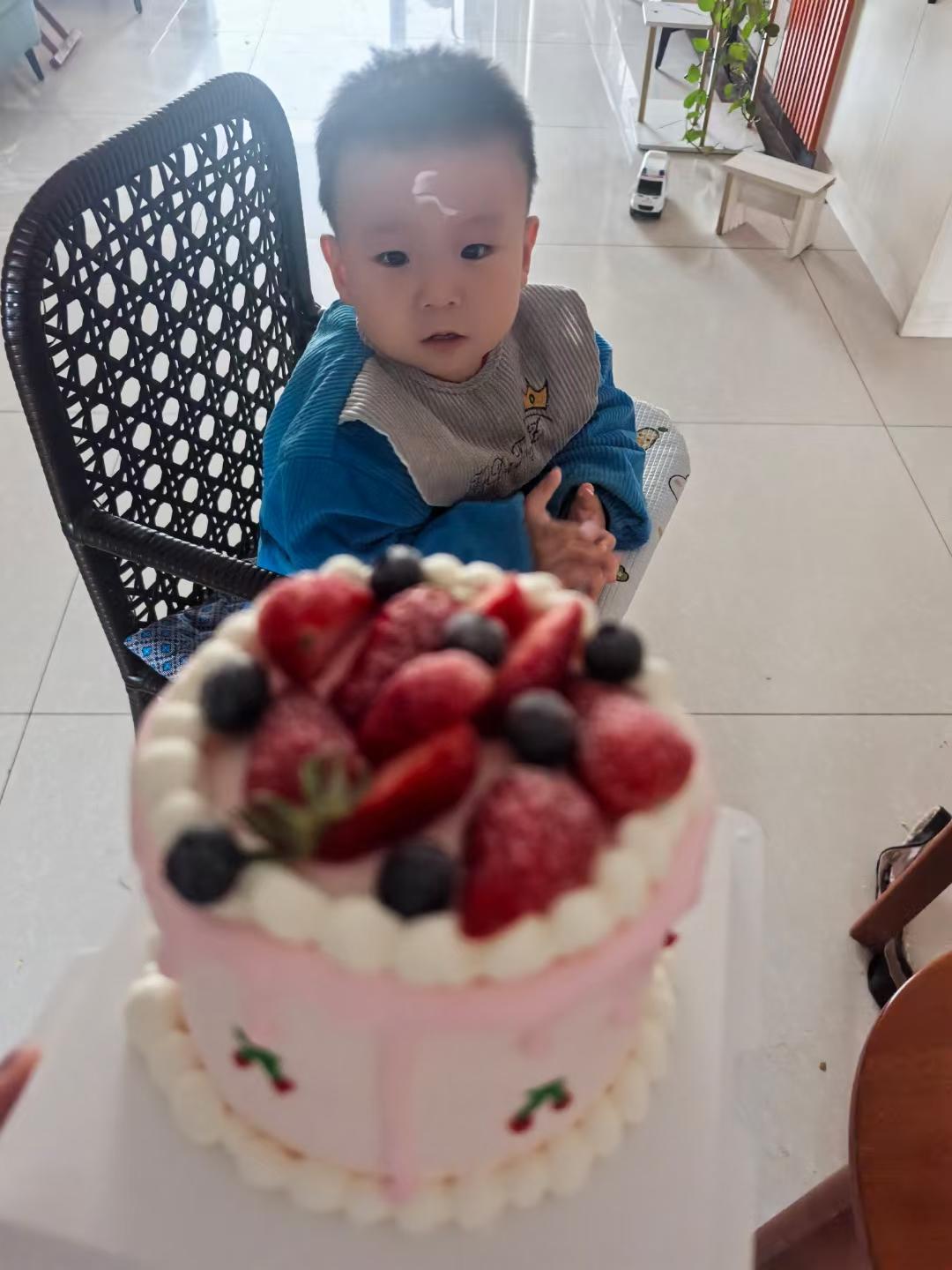日有小暖，岁有小安🌸
童年很短，未来很长🍬
🎂Happy birthday