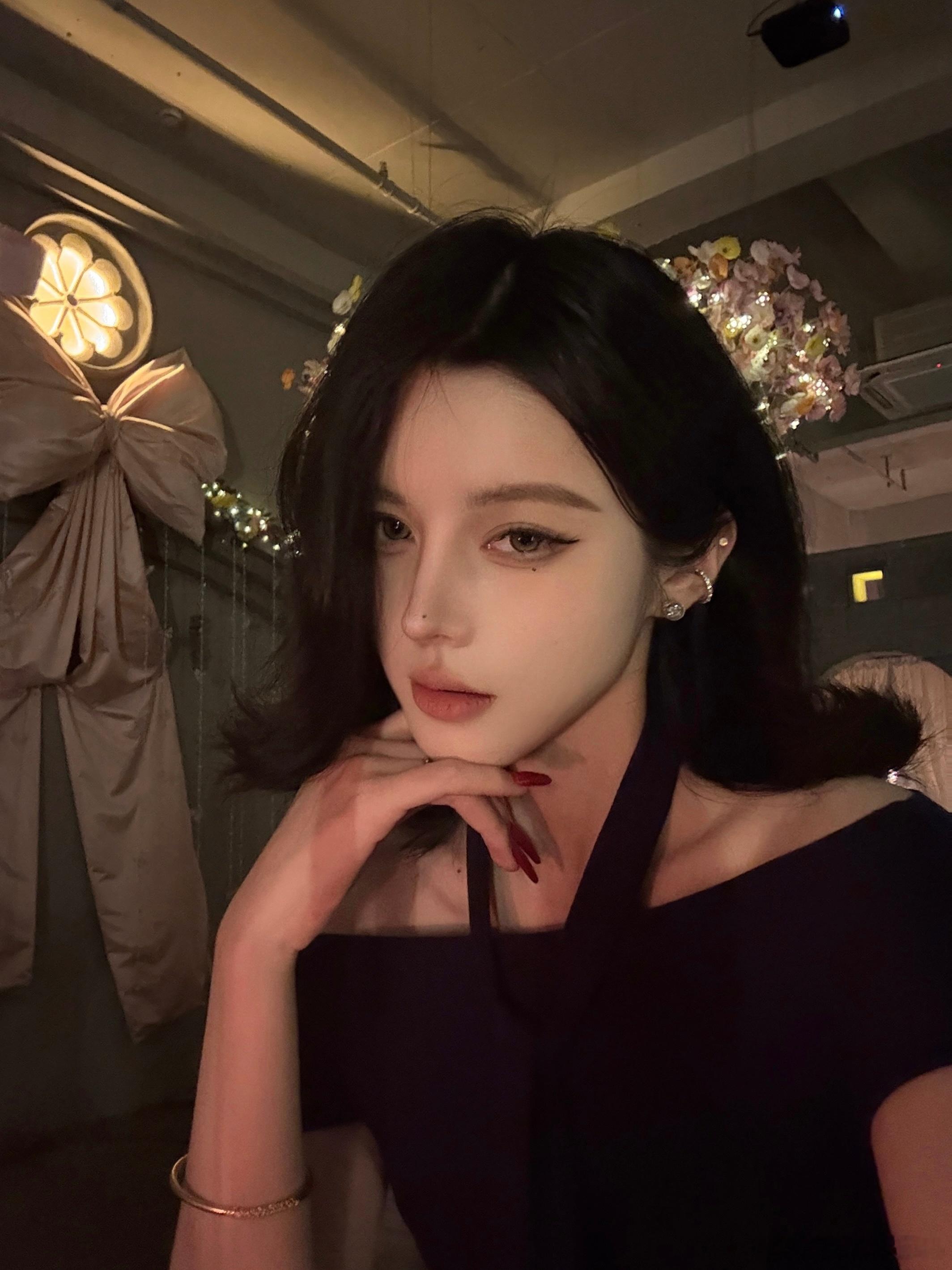 这小短发太难拍照了 ​​​