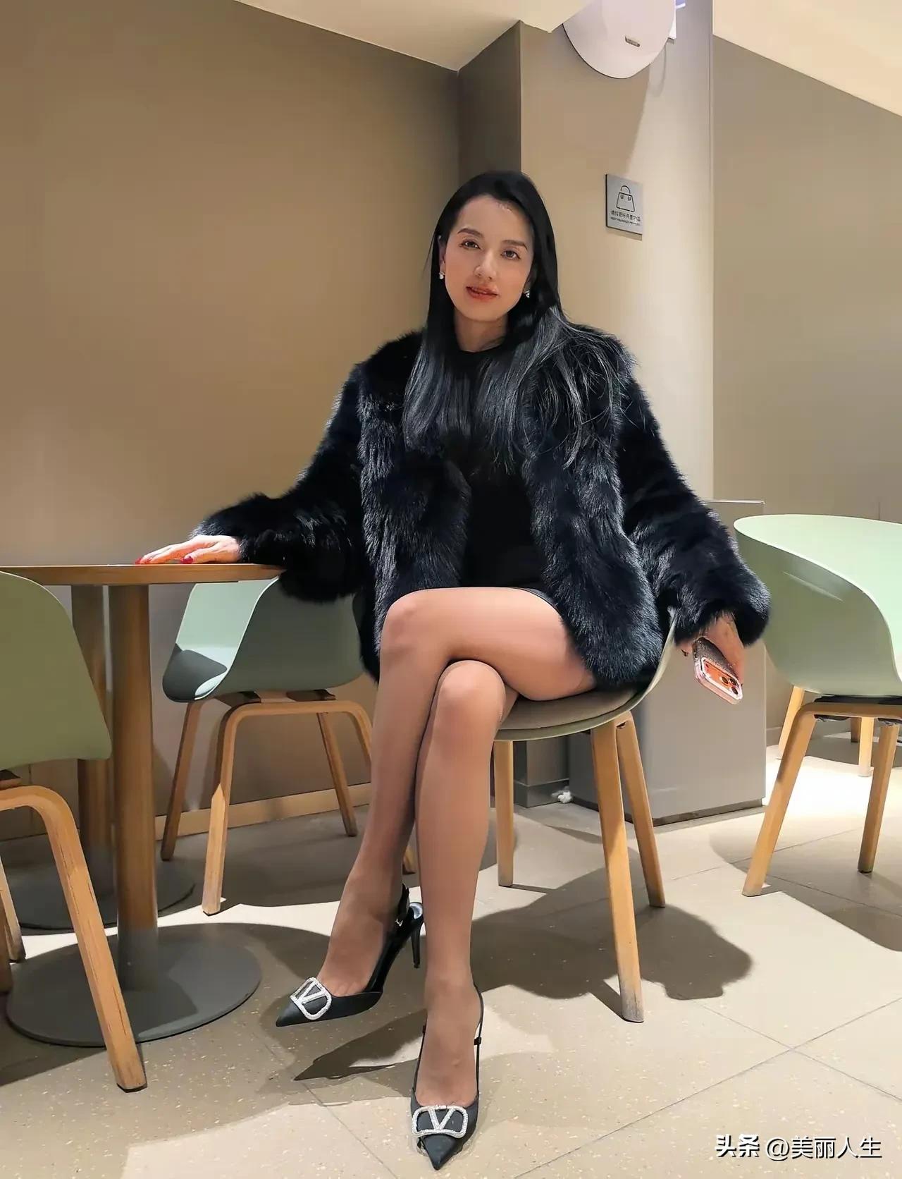 把眼睛留给风景
把美食留给肚子
再见
美丽的岭南