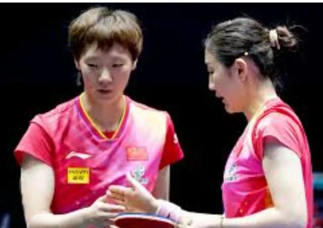 出乎意料！
王曼昱因搭档陈梦退赛，无奈放弃福冈总决赛女双项目，引发网友热议！
这