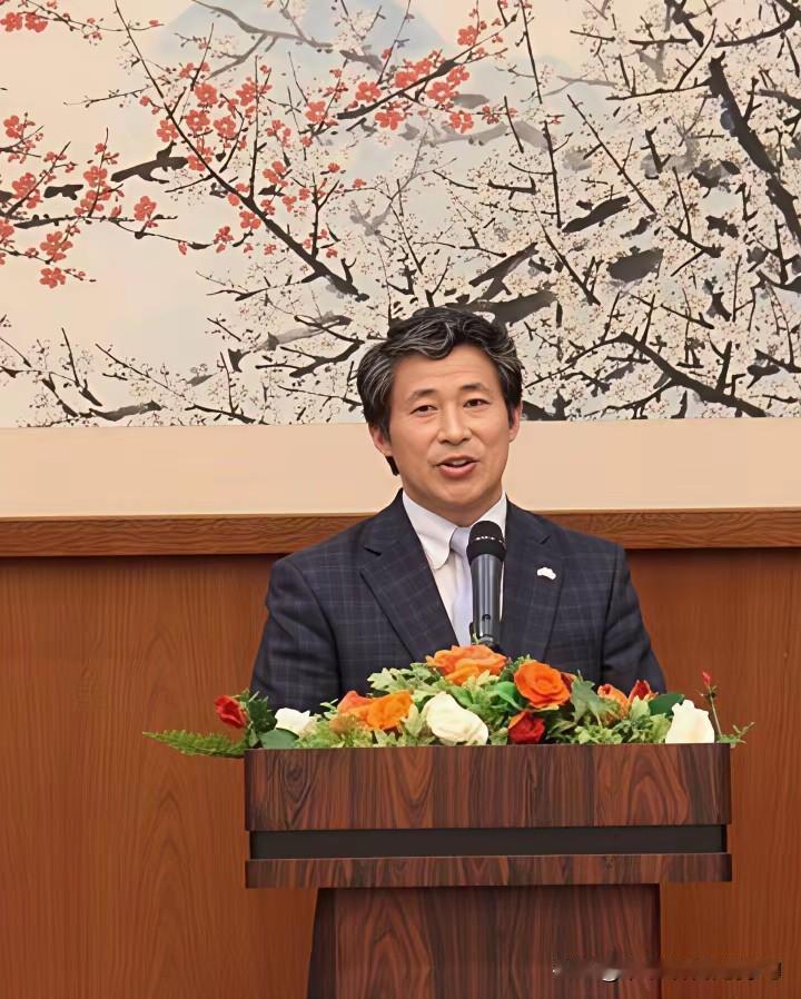 强烈支持薛剑！看到日本要驱逐中国外交官的消息，我第一个念头就是：凭什么只许他们放