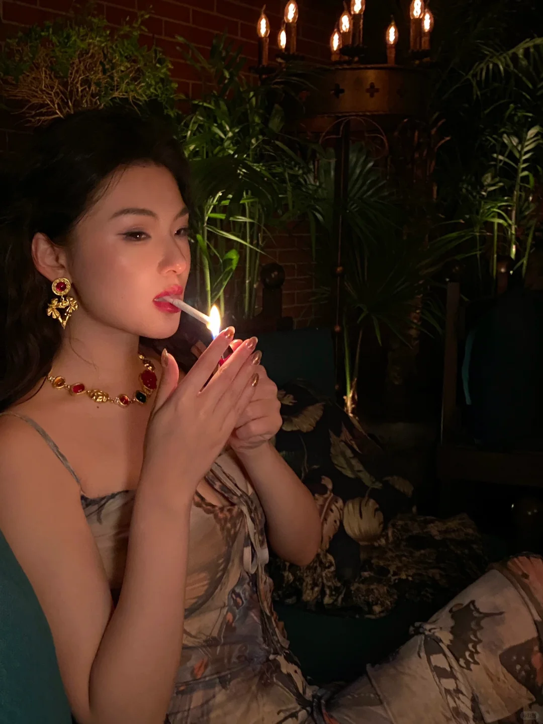 白穷美只能靠头脑与坚韧的生命力杀出重围