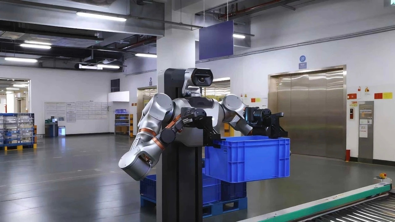 全球首款搭载宁德时代电池的具身智能常态化运营机器人——Galbot S1!流水线