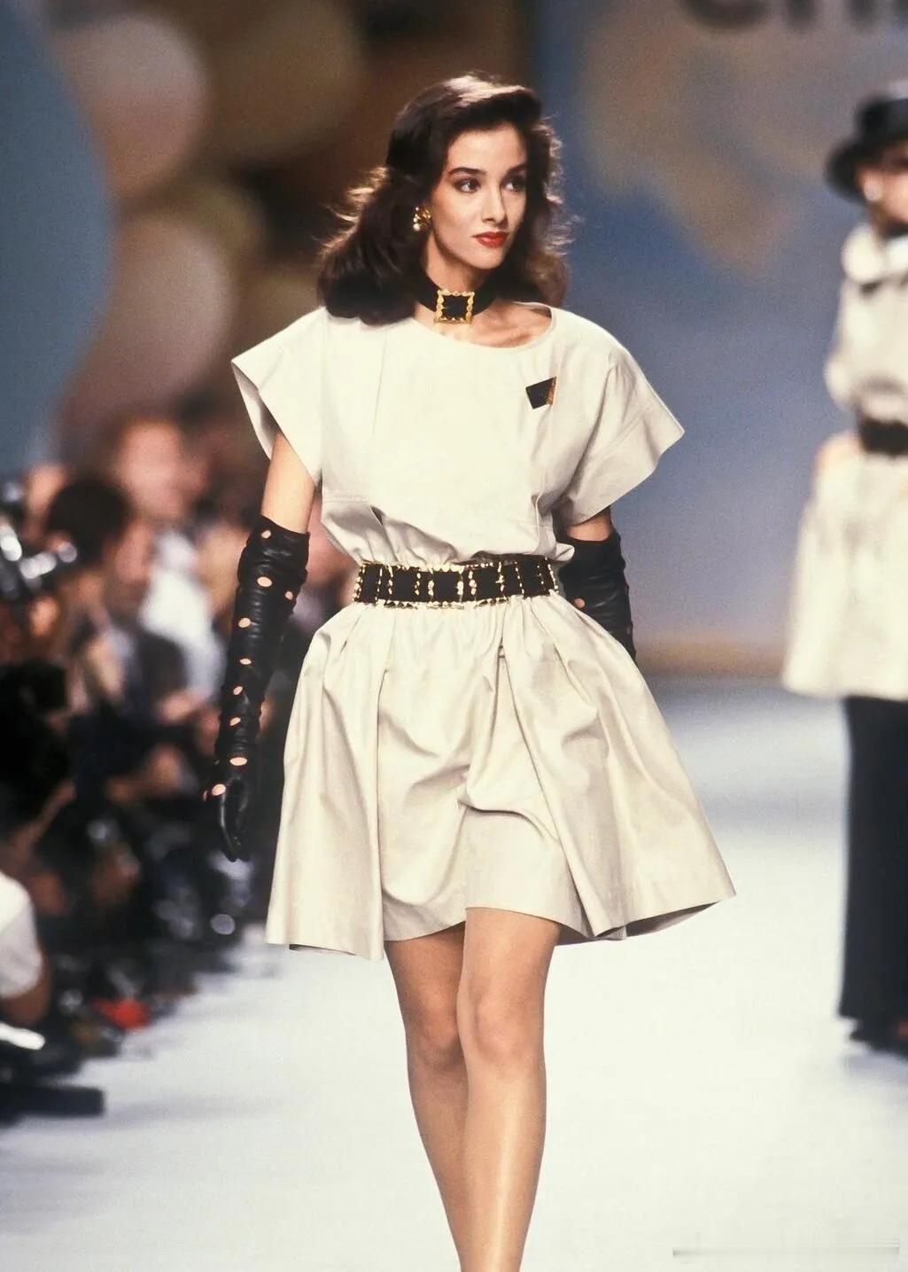 这件衣服配上这张脸真的完美，有时不是奢侈品好看，而是人有气质 