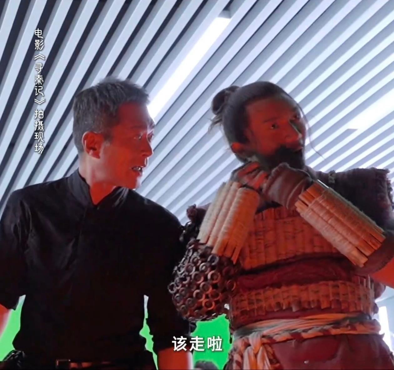 当自恋型古人穿越到现代石头沉迷自己的颜值无法自拔，合理怀疑古天乐在一旁看愣住根本