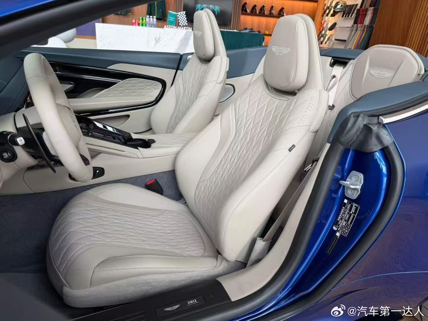 人生总要有次与优雅巅峰的相遇。寻觅准新DB12 Volante，不必等漫长定制，