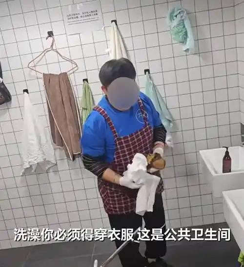 上海青旅洗澡撞见女保洁，奇葩言论引众怒，处理方式太敷衍
 4月2日上海青旅的一桩