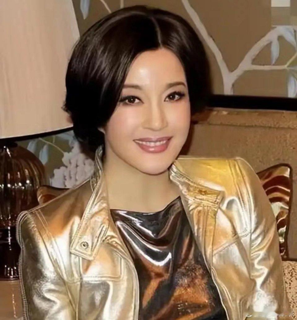 刘晓庆说她一个月生不了一次气 晓庆老师确实让人敬佩，就冲这一点咱也得学学 怪不得