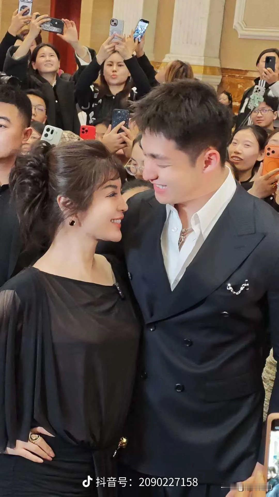 于文红官宣和小男友任任代孕生女，如此明目张胆，离谱！

近日，虞美人医美品牌创始