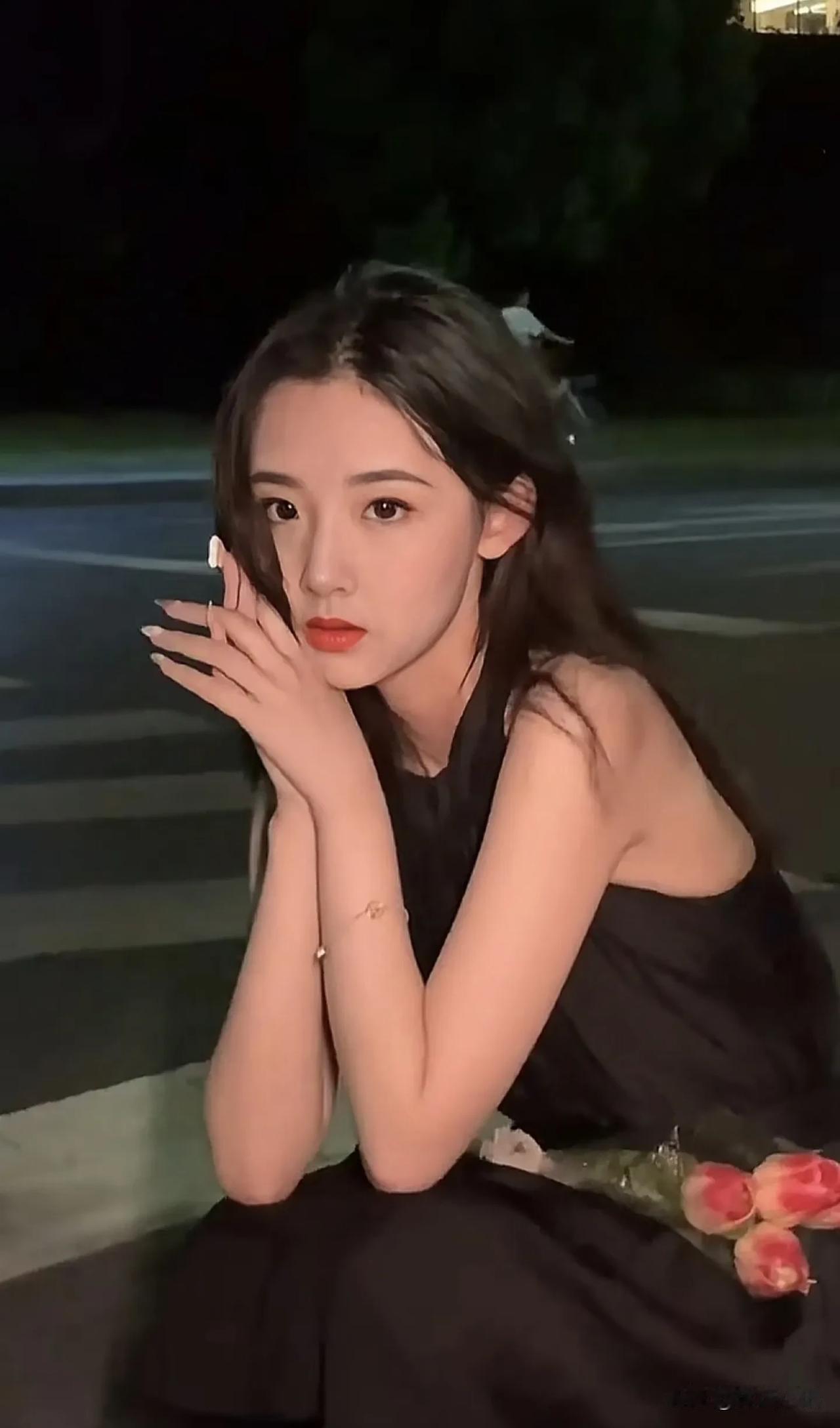实话实说，当我看到中国网球运动员曹雅倩的生活照，才知道她才是真正的中国版莎拉波娃