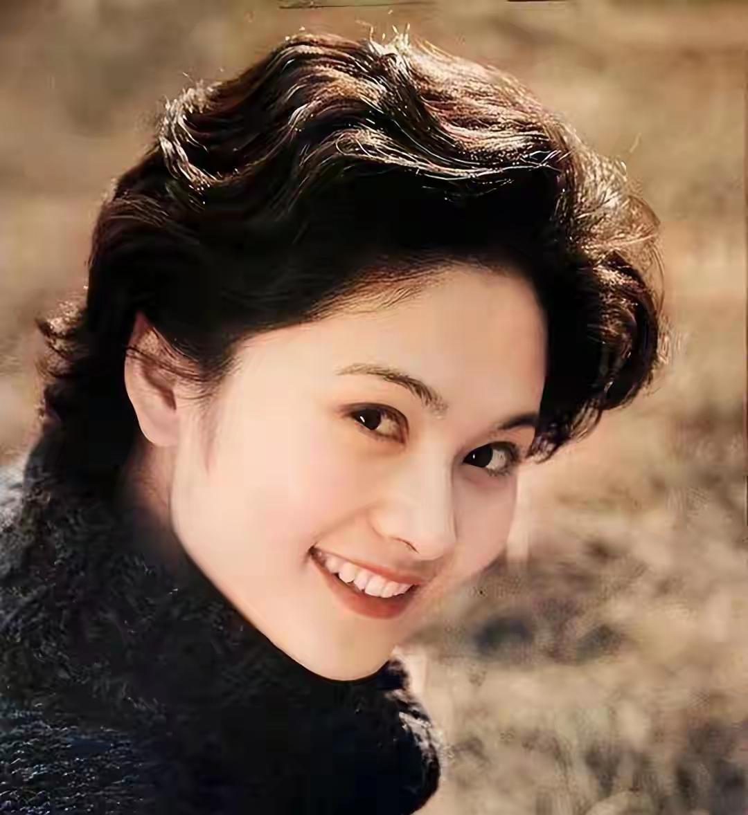 
80年代家喻户晓的女演员，嫁给军委副主席儿子，离婚后混得咋样？

那个年代的