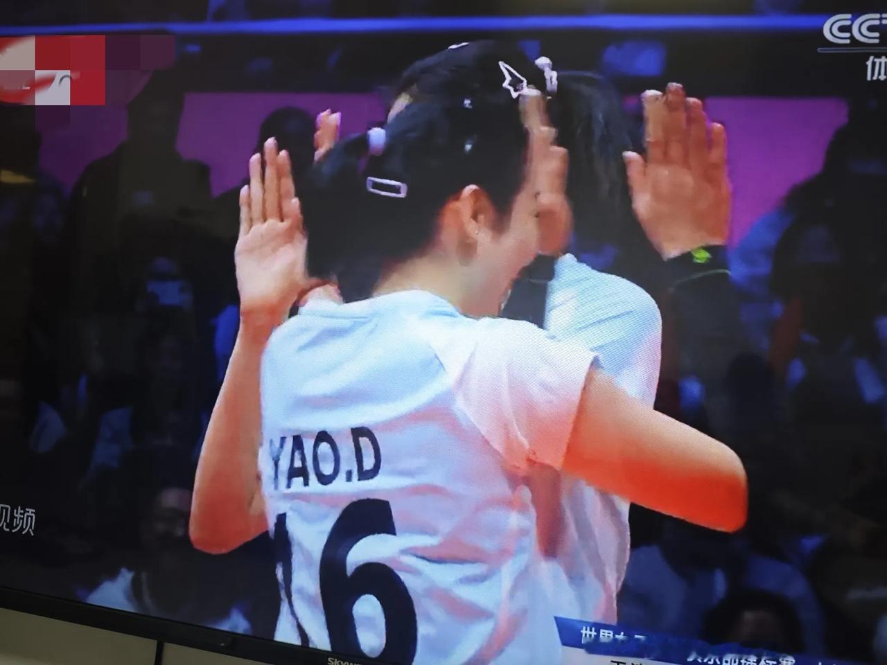 天津女排3：0意大利米兰！
这场比赛紧张又激烈！看这场比赛，好像是在看奥运会中国