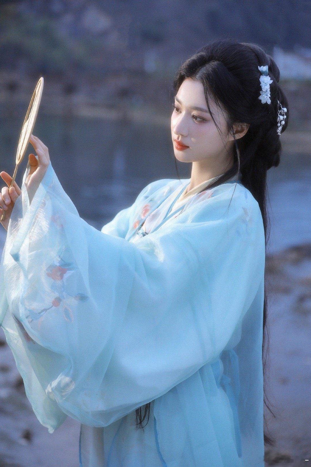 #王楚然古风大片#、#王楚然清冷感妆造#  王楚然古风大片，可以有啊，王楚然清冷