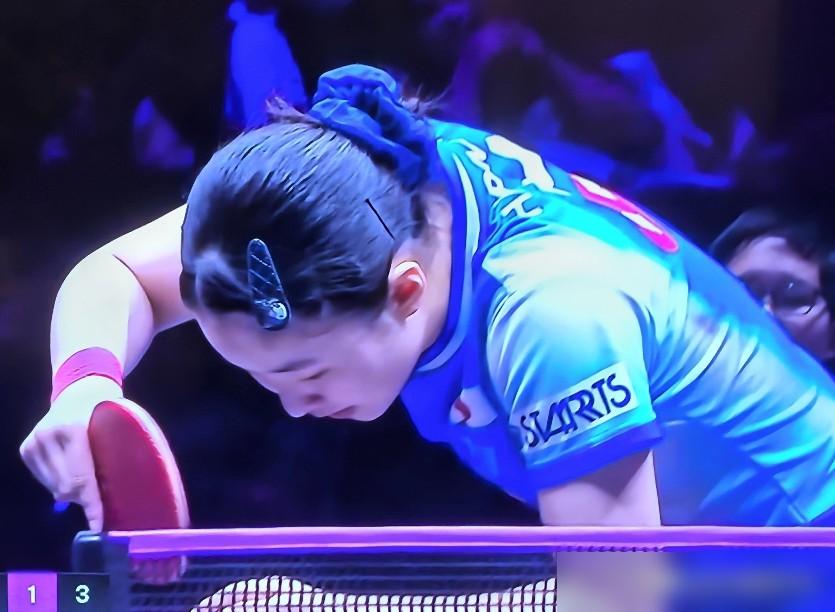 石洵瑶那记反手变直线，你真以为是搏命？不，那是手术刀，精准地切开了张本美和的防线