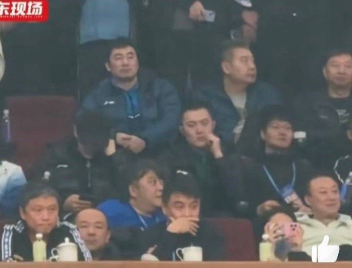 白告 你这么大岁数了咋还没学会表情管理呢[嘻嘻]是比赛结果又“超出想象”了吗[d