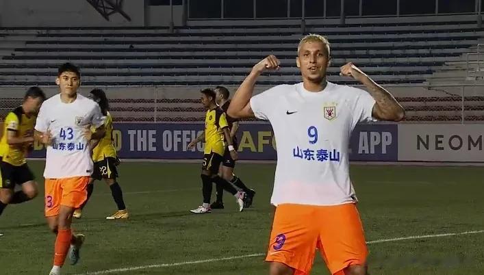 亚冠小组赛，泰山3-1卡雅，赛后崔康熙对1人满意1人不满意

1.不满意之人韩镕