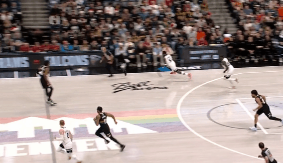 爱德华兹技术细节解析：爆砍44分平赛季最高&关键绝平图1转换进攻高速行进的情况下