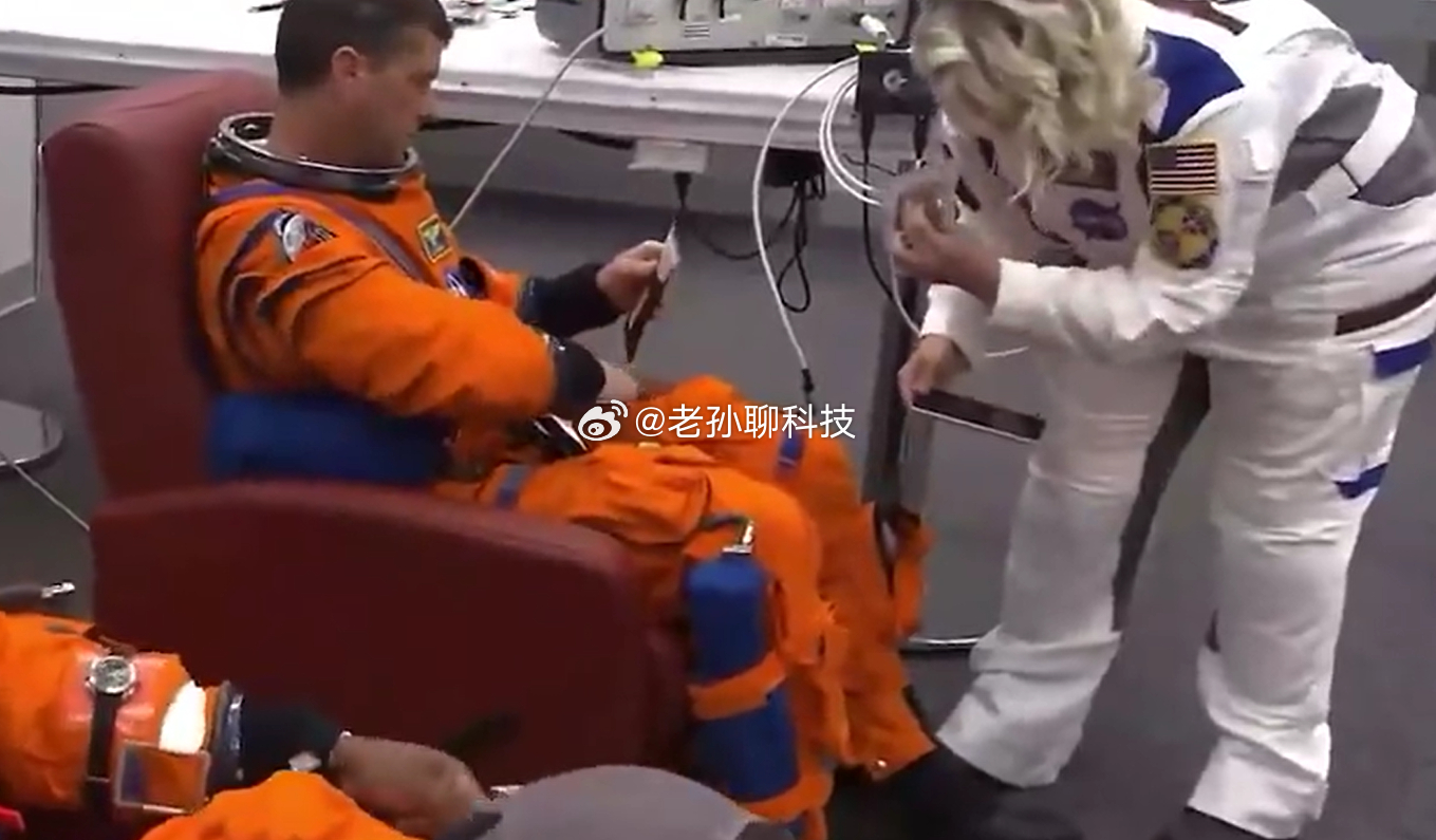 谁说苹果不做广告？美国宇航员把iPhone带上了太空想起前两年，我们的航天员在空