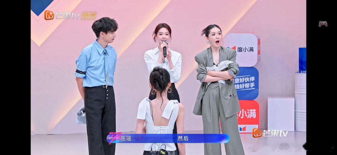 浪姐四公个喜排名结果乘风2026孙怡白裙演绎《小半》，嗓音空灵动人，简单舞台却格