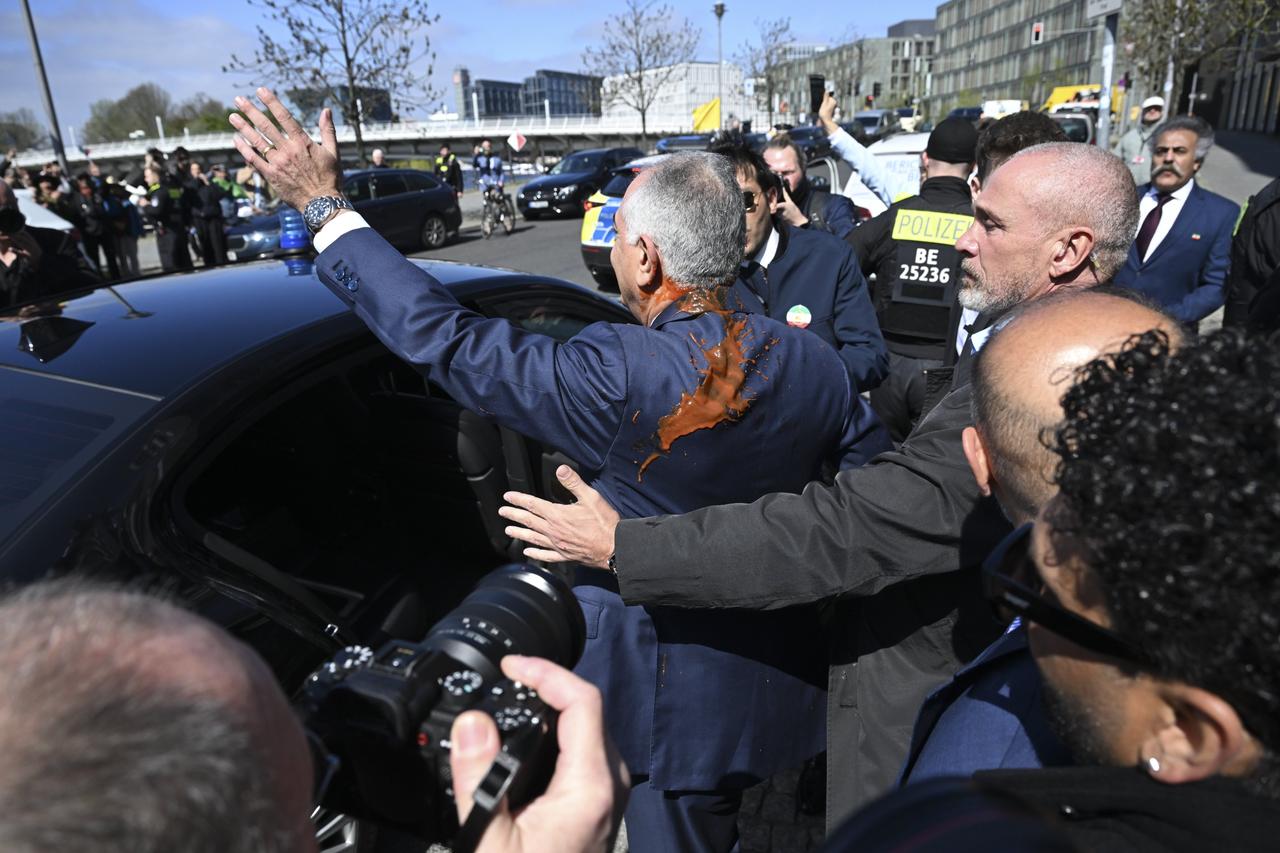 4月23日，伊朗流亡王储礼萨·巴列维现身柏林，在德国联邦新闻发布厅参加完一场新闻