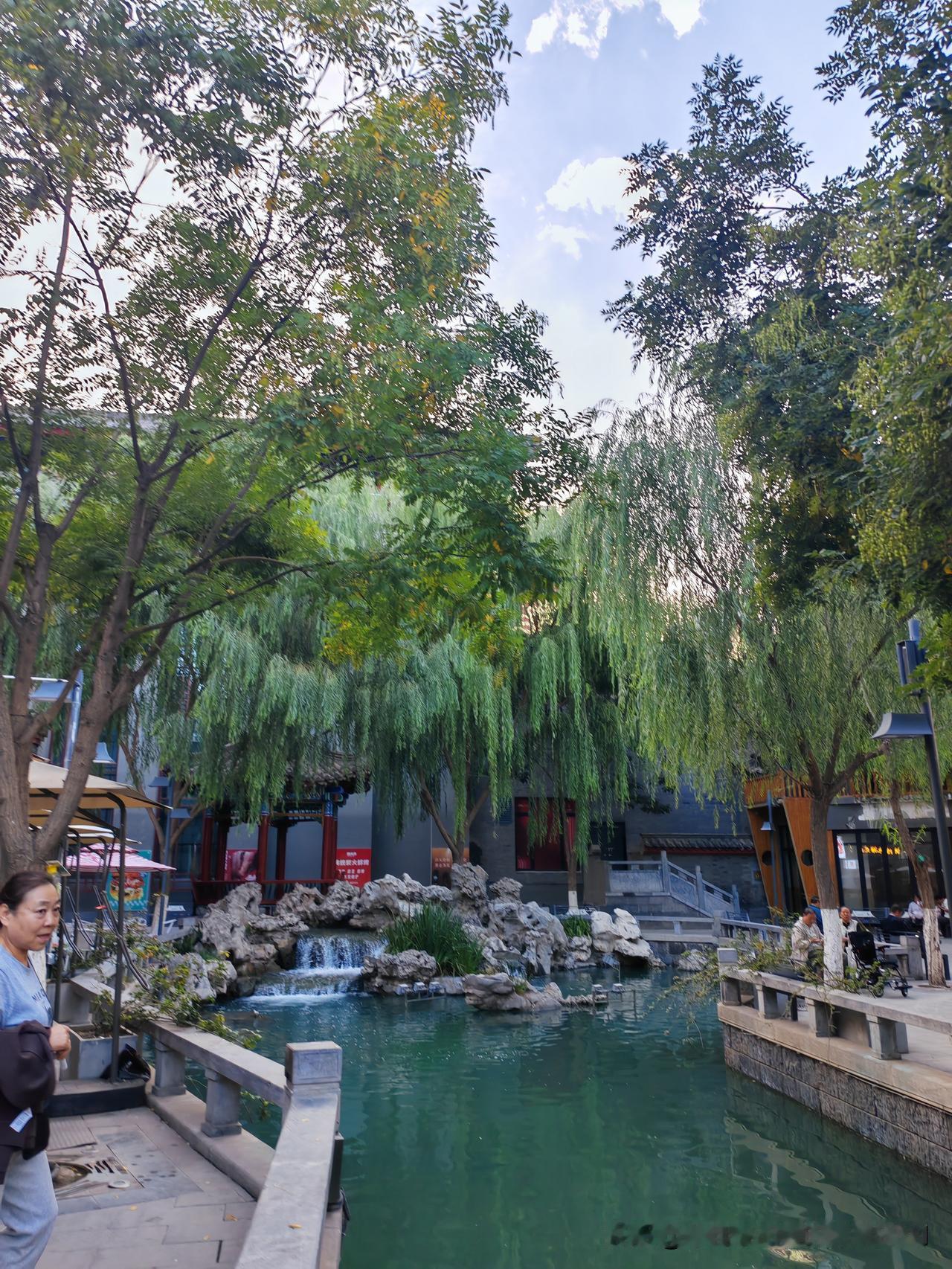 现在出门住酒店，酒店的服务和设施真的很好。

前段时间出门，记得在定西酒店住宿的