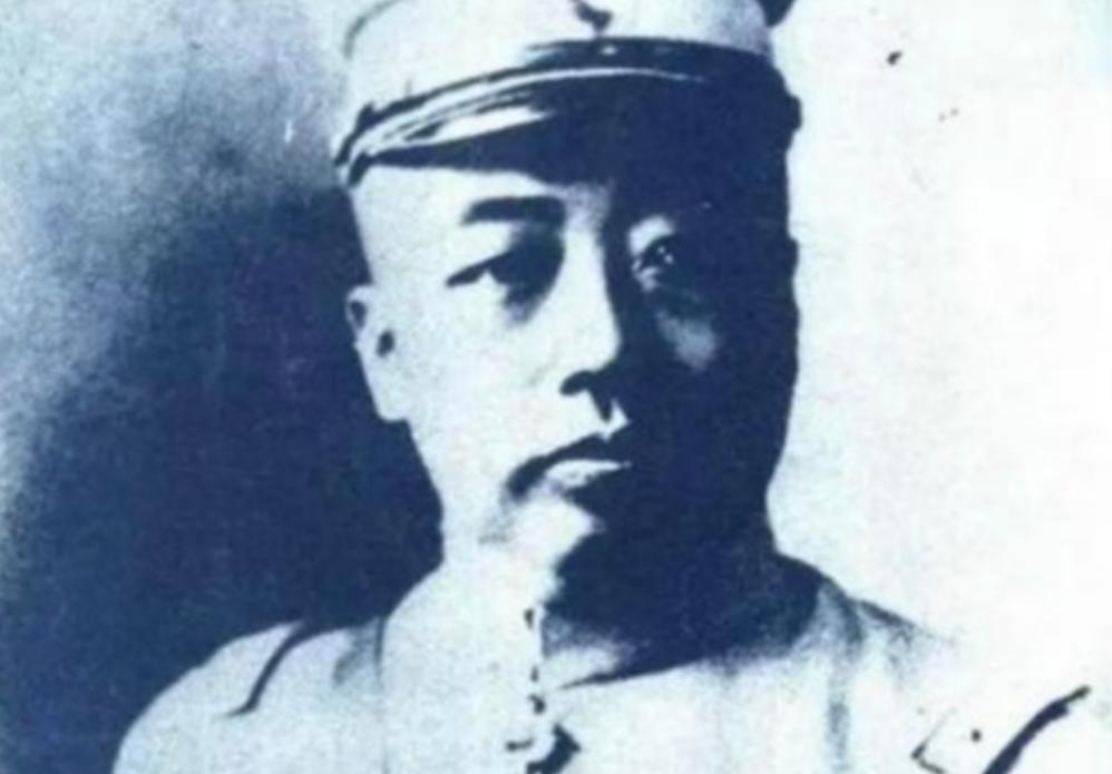 1929 年 1 月 10 日深夜，张学良以商议铁路事务为由，将奉系元老杨宇霆与
