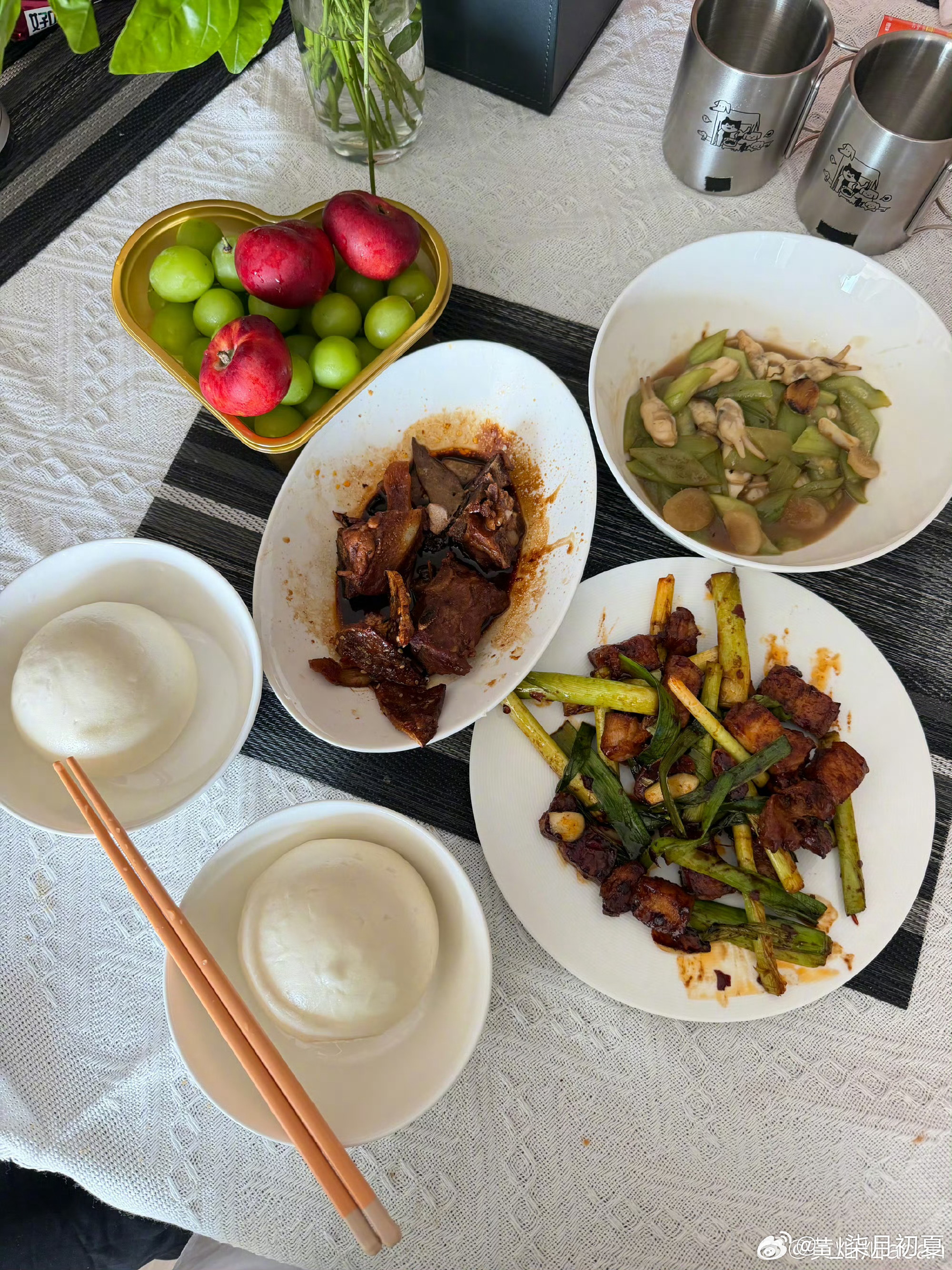 黄灿灿吐槽做的五花肉好难吃大厨做饭都不好吃了要不吃点水果和馒头 一样顶饱