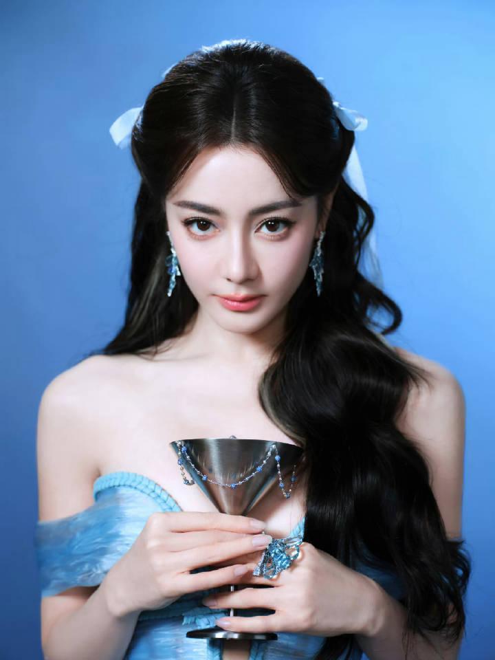 迪丽热巴：美得不费力，却美得很用心
 
在美人如云的娱乐圈里，迪丽热巴的颜值，一