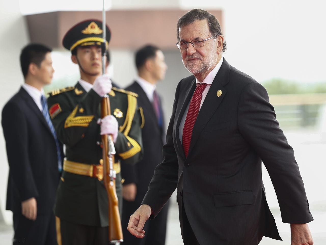 7 月 15 号，达拉斯，西班牙要跟法国踢世界杯半决赛。
比赛还没开始，场外先见