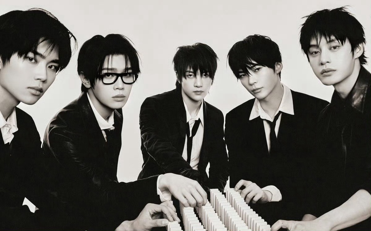 新ZB1五人组公式照公开 