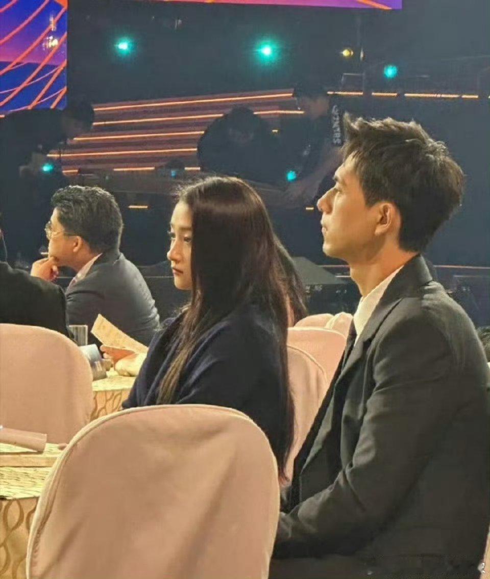 网传《你那儿几点》男女主在接触李现、关晓彤，这俩人有CP感吗？[吃瓜] ​​​