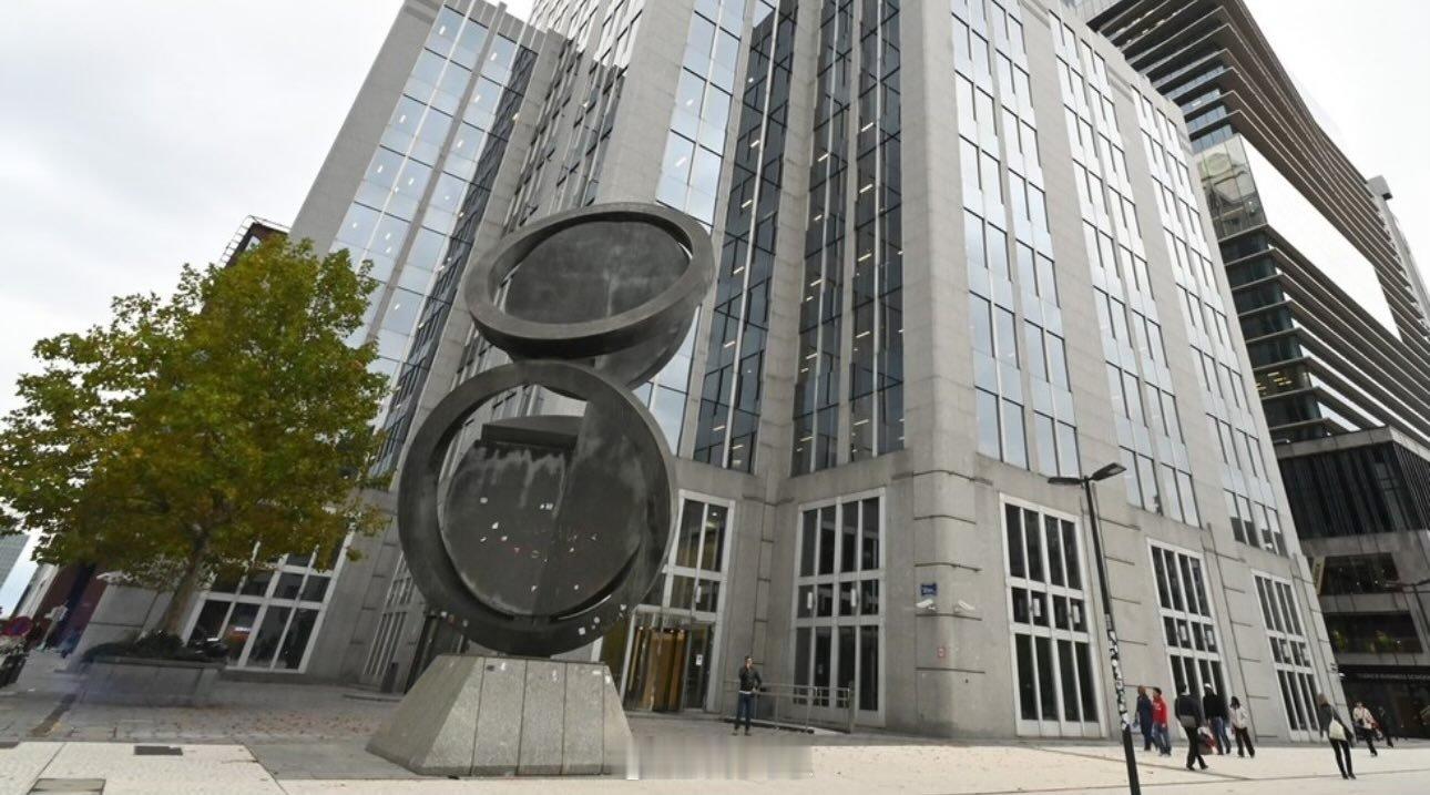 美国的和平计划将使欧洲走向崩溃。在冻结的 3000 亿美元俄罗斯资产中，有 10