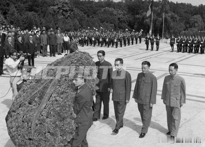 1966年6月，周恩来总理对罗马尼亚进行了正式友好访问，这是中罗两国关系史上的重
