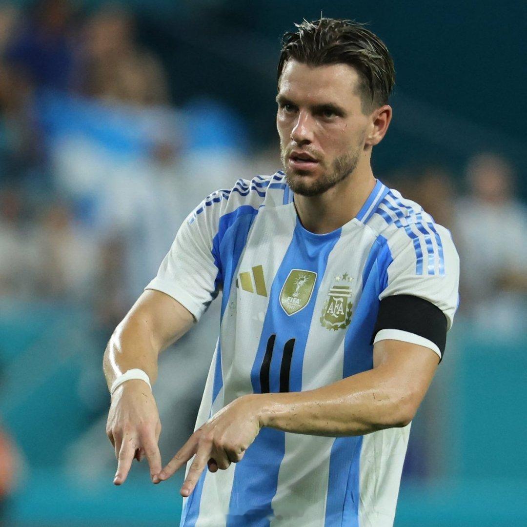 🙏🇦🇷吉奥·洛塞尔索在对委内瑞拉进球后做出了 M 手势，缅怀刚刚去世的、曾