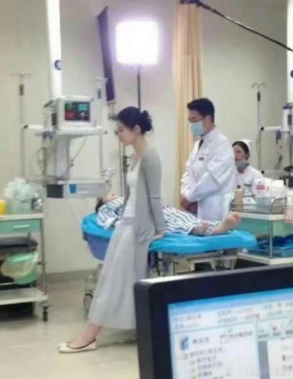 脱衣有胸穿衣显瘦 ​​​