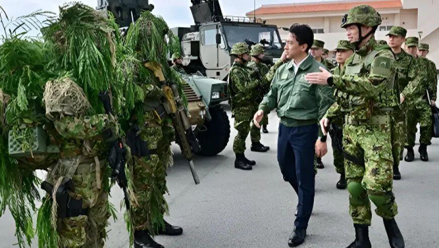 【日军后勤暴露问题】11月23日，日本防卫大臣、小泉纯一郎之子小泉进次郎视察石垣