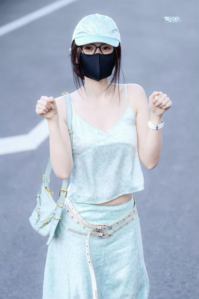 虞书欣薄荷绿吊带裙今日份香香软软的薄荷小蛋糕来啦[羞嗒嗒]虞书欣薄荷绿吊带裙好清