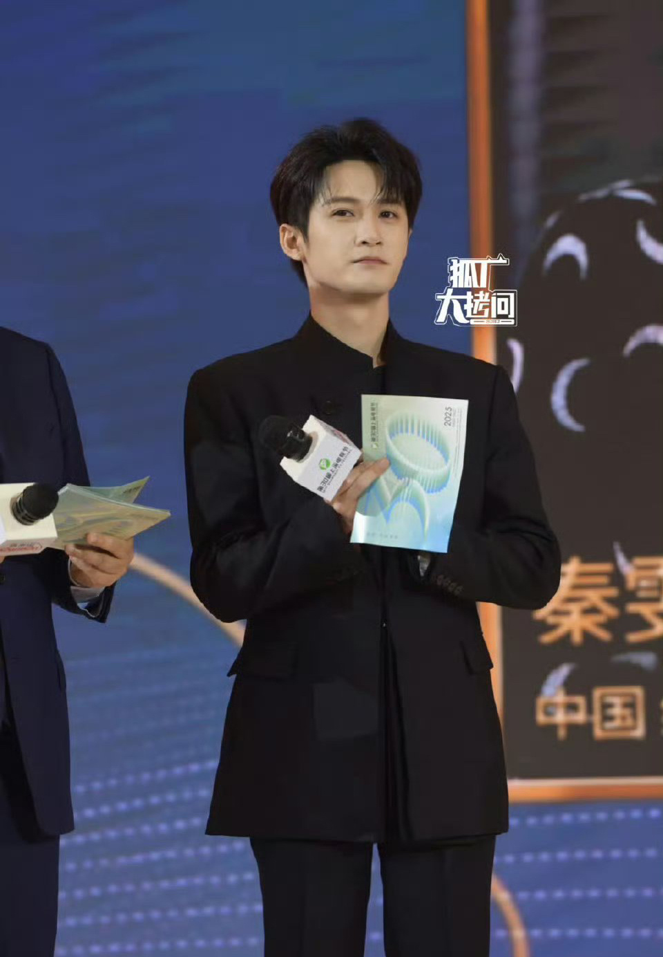 檀健次白玉兰青年推广活动生图，白玉兰首位青年推广大使好帅！[送花花] ​​​