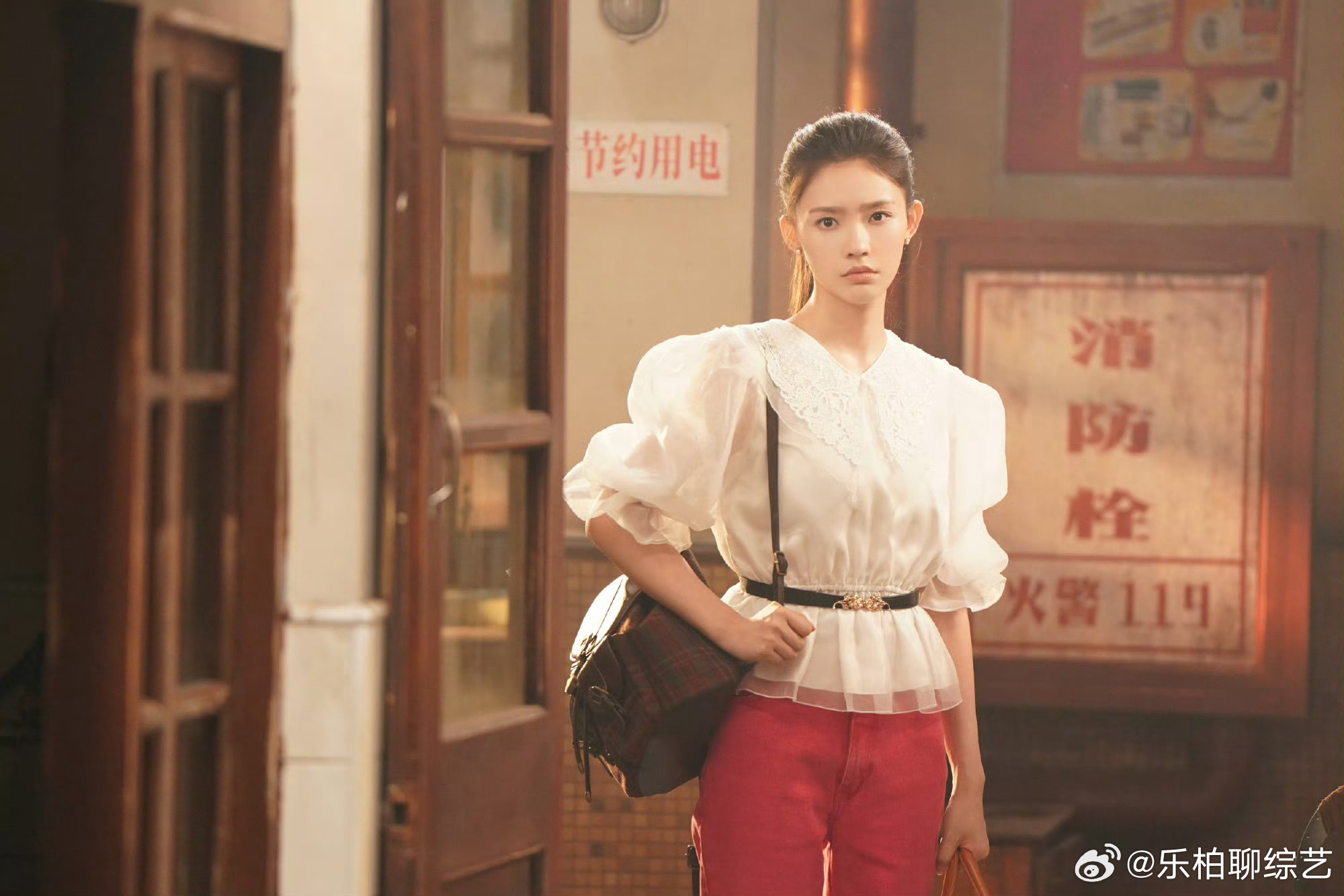 林允90年代时髦风向标林允新剧造型穿在了我的审美点上看林允的造型才懂90年代时髦