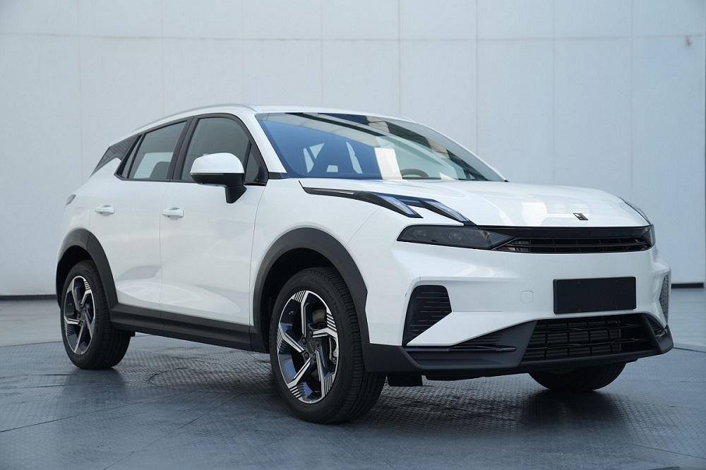 【新款领克06汽油版申报图曝光】
新款领克06汽油版车型采用了最新的家族式设计，