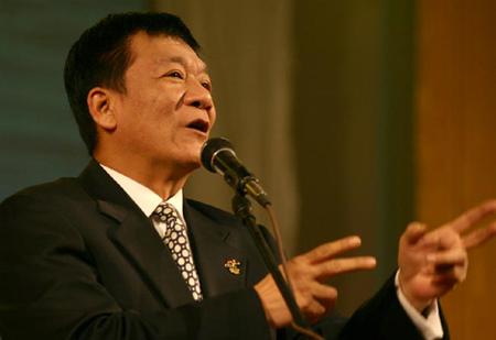 [啤酒]侯耀文离世后，侄儿接手自己娇妻，被千夫所指两人如今过得还好吗
 
侯耀文