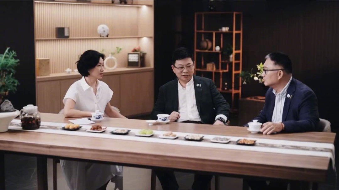 余承东揭秘尚界合作历程 贾总在火锅局上说：不叫余承东，我们叫他“磨刀石”。因为他