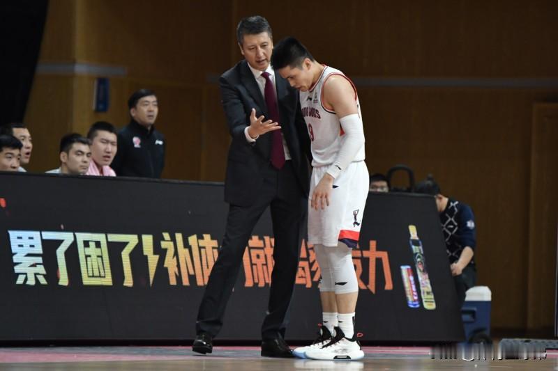 郭士强想要主场掀翻广东队，就算他们拥有了周琦这名顶级中锋的加持，但广州队也并没有